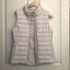 Old Navy Active White puffer vest w/zip close size MEDIUM WOMENS